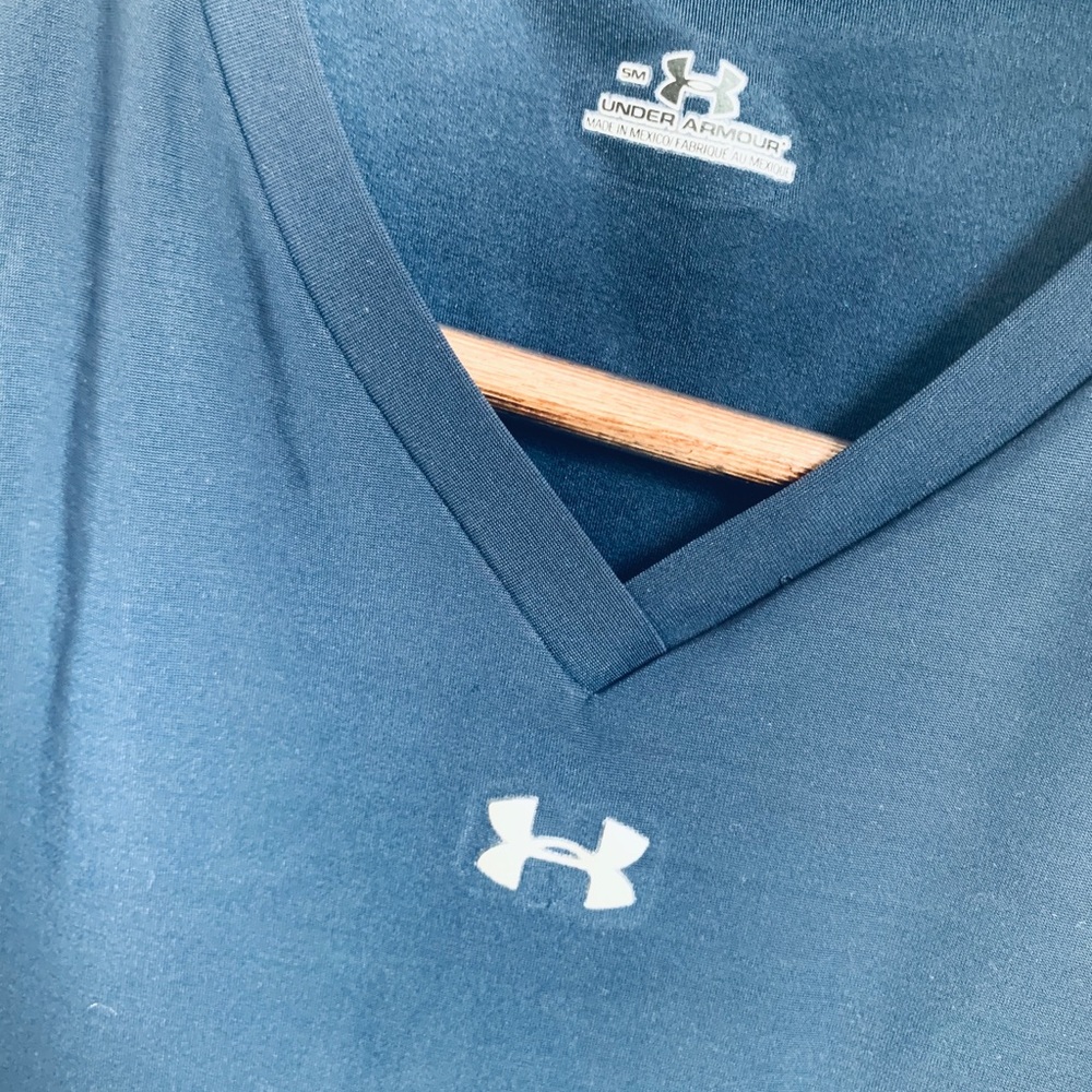 (EUC) Under Armour // Navy Blue Fitted Muscle Tank - Picture 2 of 3